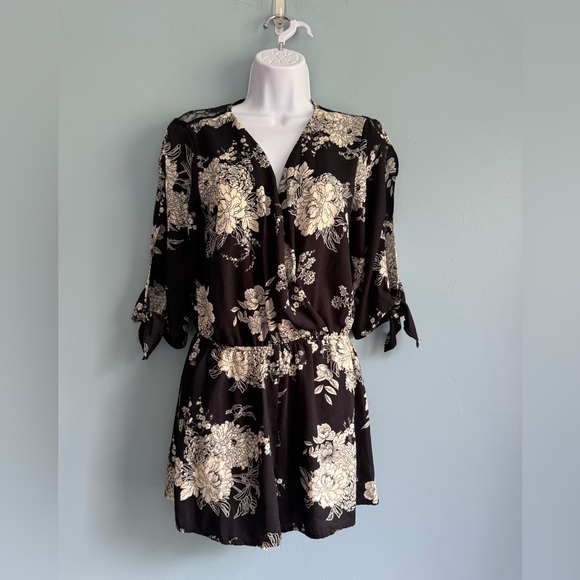 Be Bop Juniors Printed Lace-Trim Split-Sleeve Romper pants Black L - Picture 4 of 5